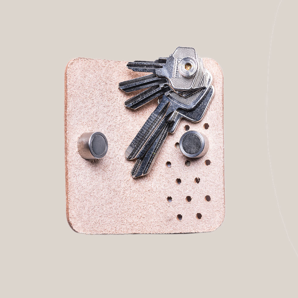 Tan keynius With Black Screw