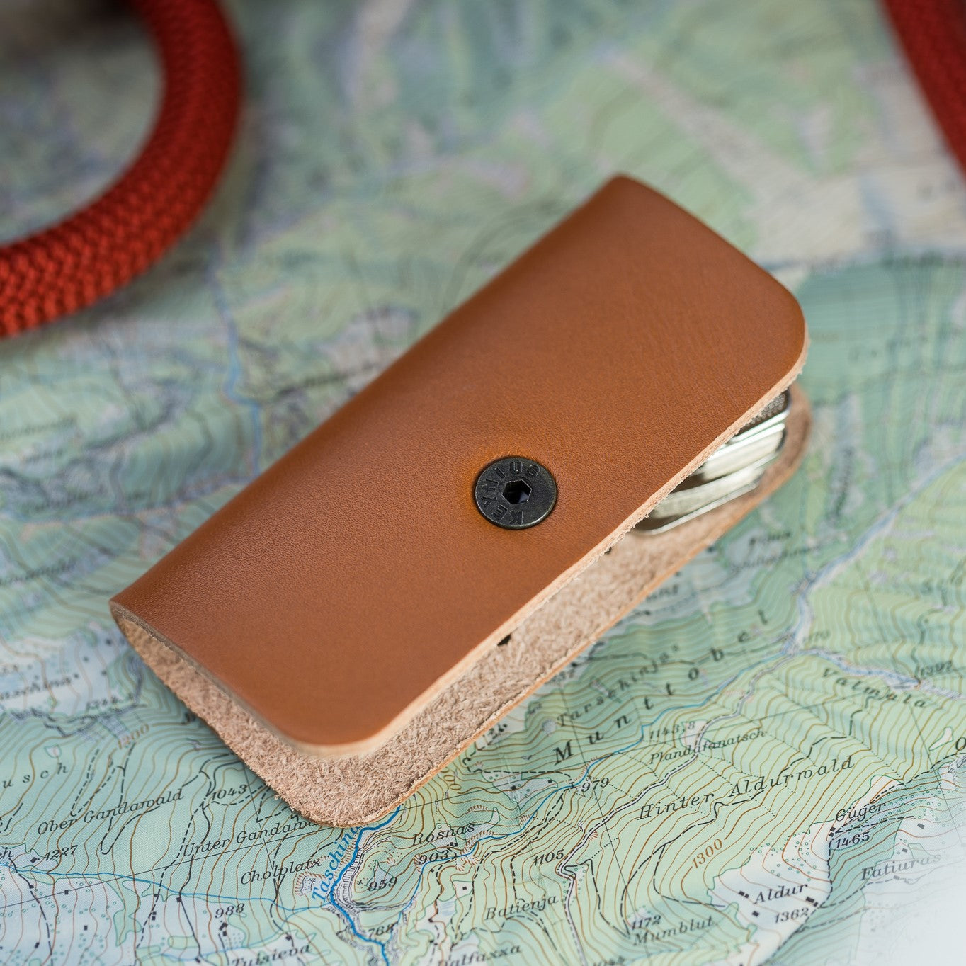 Tan keynius With Black Screw